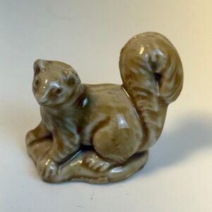 Wade Whimsies Pine Marten Squirrel Porcelain Figurine Brown Miniature England